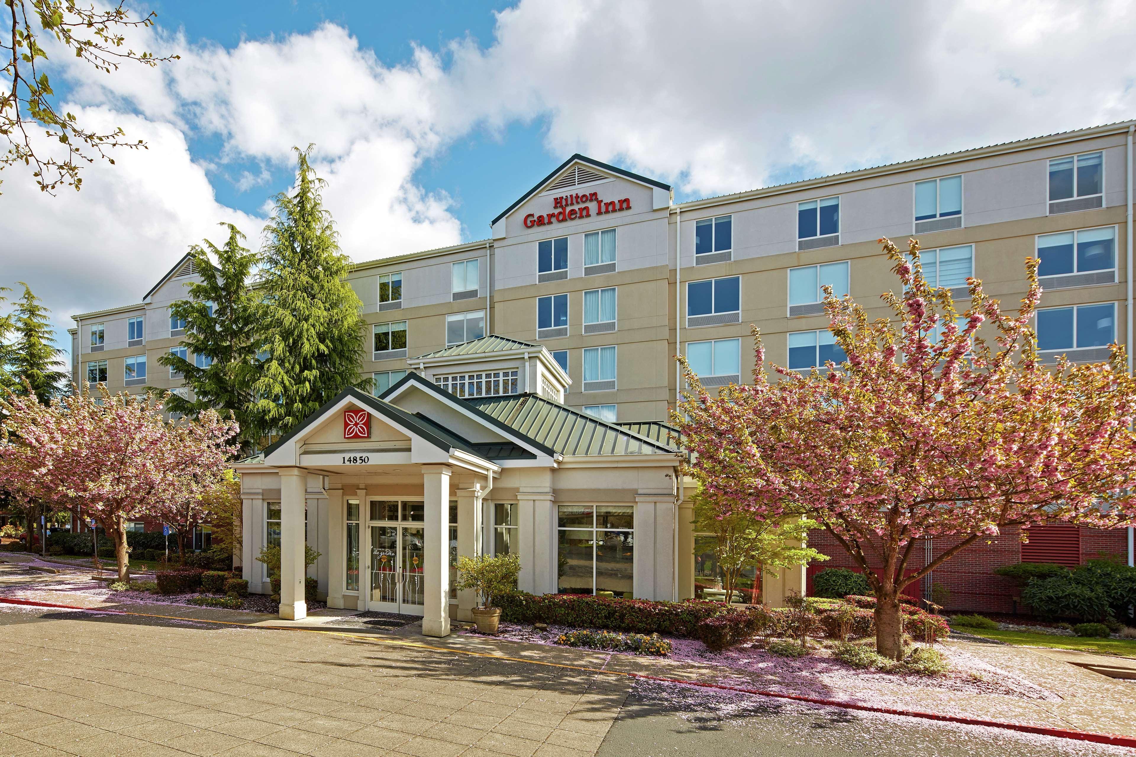 Hilton Garden Inn Portland Lake Oswego Exterior photo